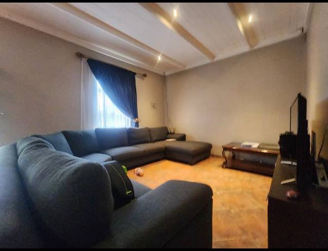 3 BEDROOM HOUSE FOR SALE IN BRACKENHURST